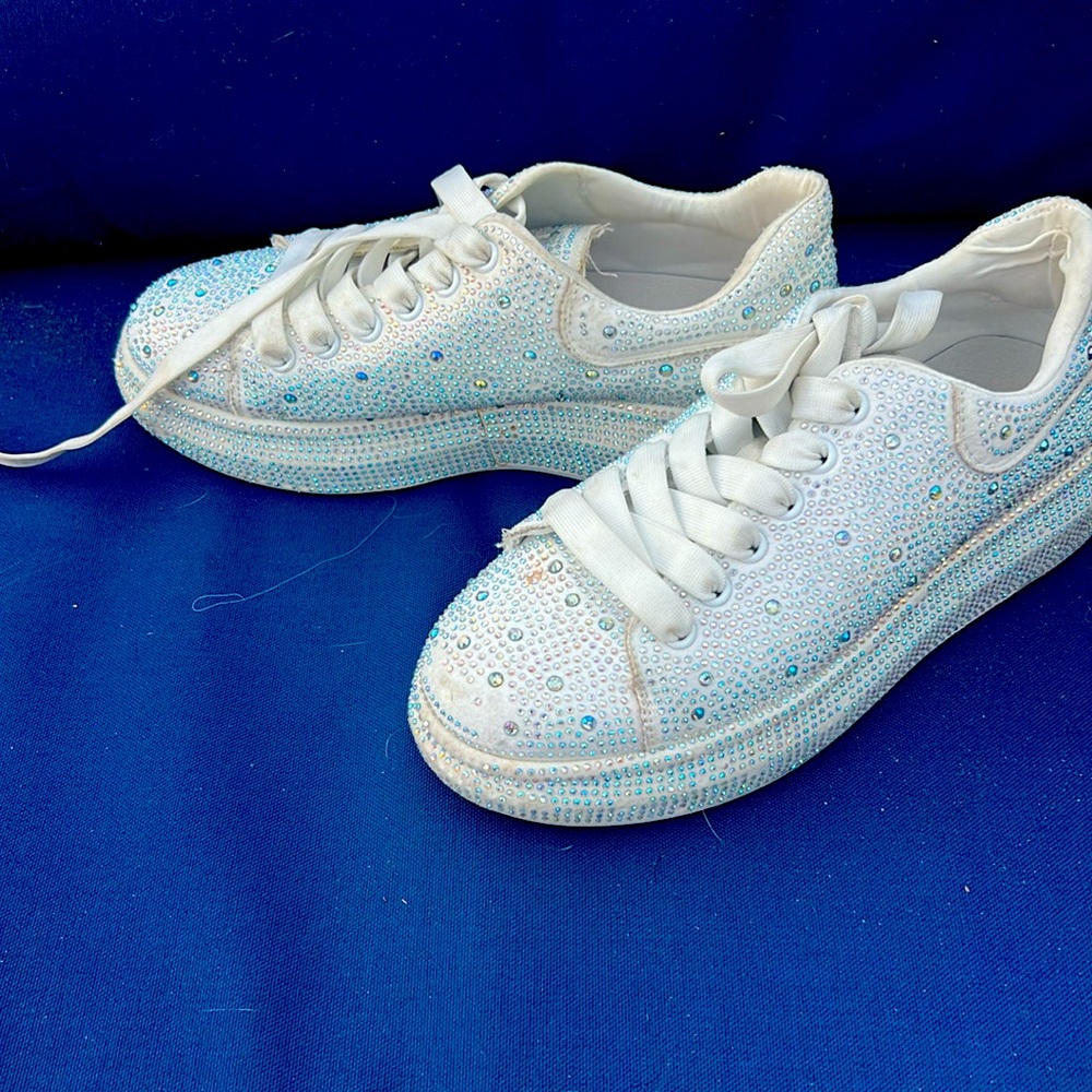 Miami styled sequence sneakers size 6